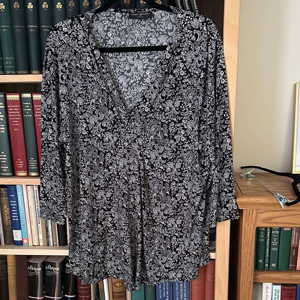 Lane Bryant Black & White Paisley V-Neck Tunic
